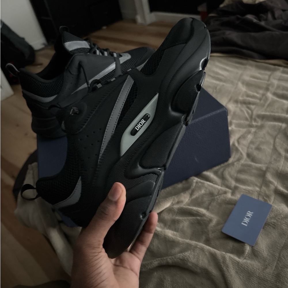 Dior Black Sneakers Sleek Low-Top Design